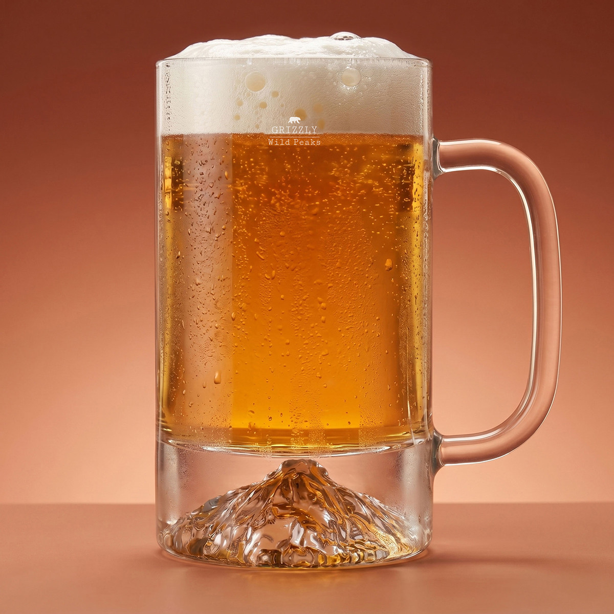 Chope remplie de bière, format généreux
